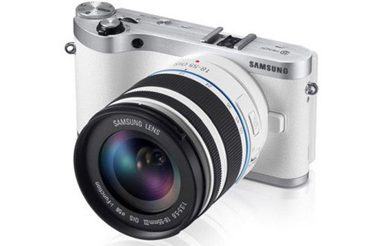 Samsung NX300 có tất cả 3 lựa chọn phiên bản bộ cánh màu sắc khác nhau.  Samsung vá lỗi đo sáng cho NX300 bằng firmware mới