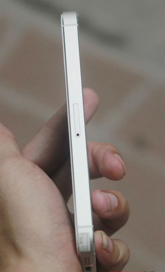 Hình ảnh thực tế của Galaxy S4 và iPhone 5 Đài Loan tại Việt Nam