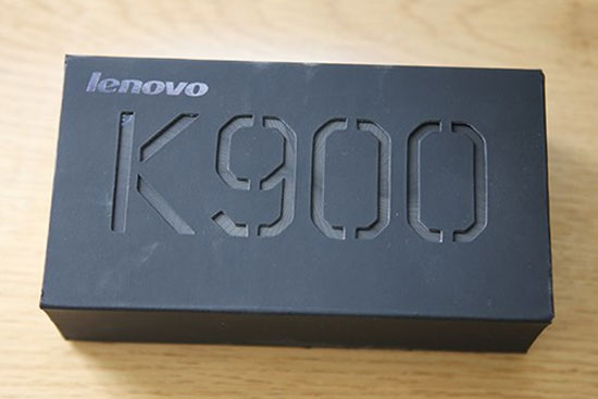 Hộp đựng K900 được thiết kế cứng cáp và đẹp mắt. Lenovo K900 phablet màn hình FullHD xuất hiện tại Việt Nam