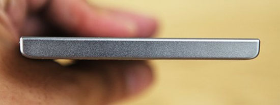 Đỉnh máy trơn láng. Lenovo K900 phablet màn hình FullHD xuất hiện tại Việt Nam