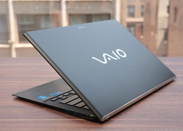 Sony VAIO Pro 13 có thiết kế và giá bán đều rất “cao cấp”. So sánh thời lượng pin của Macbook Air 2013 và các Ultrabook chạy Windows 8