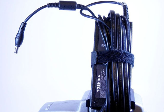 Kinh nghiệm xử lý bộ sạc laptop bị đứt dây trong