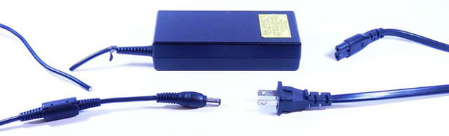 Kinh nghiệm xử lý bộ sạc laptop bị đứt dây trong