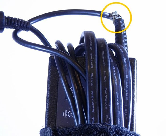 Kinh nghiệm xử lý bộ sạc laptop bị đứt dây trong