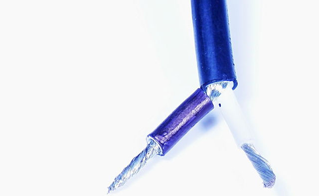 Kinh nghiệm xử lý bộ sạc laptop bị đứt dây trong