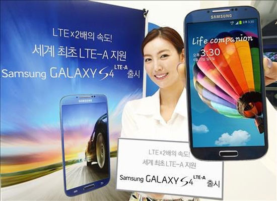 Galaxy S4 LTE-A có cùng thiết kế với phiên bản Galaxy S4 I9500 Galaxy S4 bản mới với kết nối siêu tốc trình làng