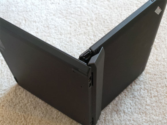 Ultrabook Lenovo biến đổi thành máy tính bảng