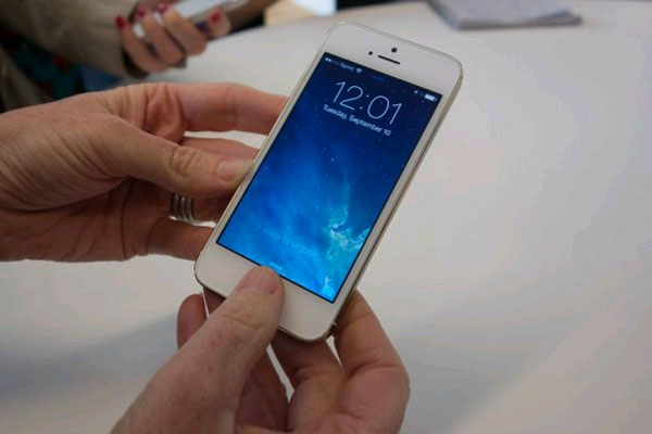 Có những người vì tham rẻ nên đã mua phải những sản phẩm kém chất lượng từ các thương gia. Smartphone, tablet liên tục đổi chủ mùa World Cup