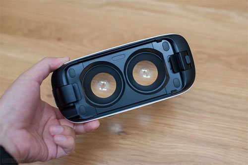 Trên tay Samsung GearVR cho Galaxy S6/S6 Edge Thấu kính nhìn từ bên trong