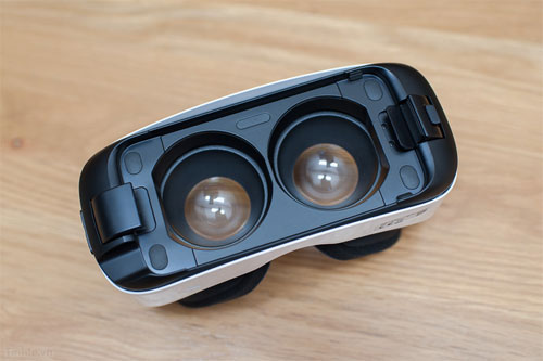 Trên tay Samsung GearVR cho Galaxy S6/S6 Edge Nhìn tổng thể bên ngoài