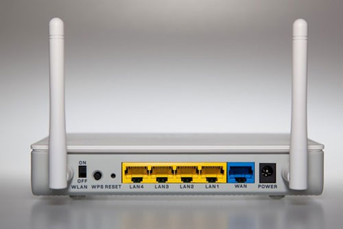 Lựa chọn giữa Wi-Fi và mạng LAN nối dây (Ethernet) là lựa chọn giữa sự tiện dụng và tốc độ/mức độ ổn định dành cho kết nối của bạn. 
