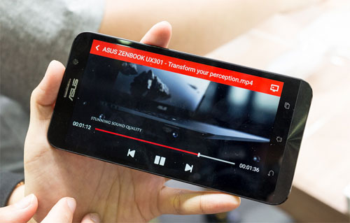 Có thể xem phim trực tiếp từ ổ cứng thông qua kết nối Wi-Fi mà không cần chép vào máy trước