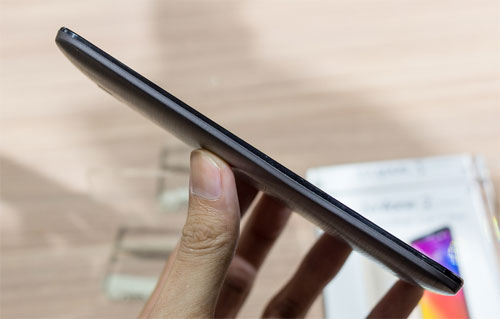 ASUS ZenFone 2 màn hình 6" Mặt bên ZenFone 2