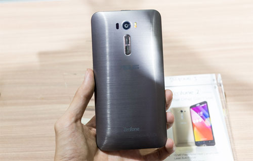 ASUS ZenFone 2 màn hình 6" Camera sau của ZenFone 2