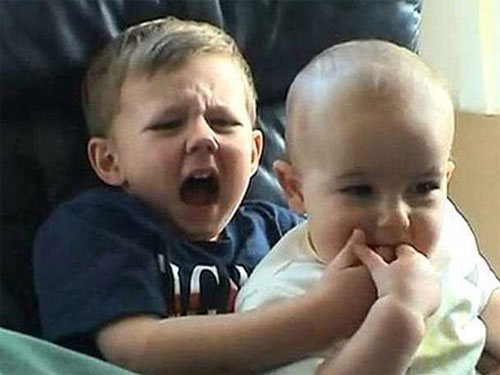 Facebook chính thức thổi bay vị trí độc tôn của Youtube Youtube đã mất đi vị thế độc tôn bởi Facebook