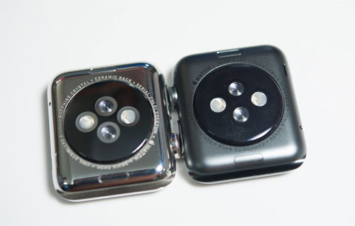 So với bản Apple Watch nhôm bạc thì bản thép bạc có xu hướng đục hơn, màu tối hơn và bóng hơn​
