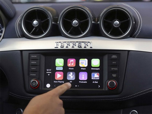 Apple và Google: 2 "đại kình địch" mới mẻ trong ngành công nghiệp ô tô Bảng điều khiển Apple CarPlay.