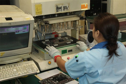 Màn hình hiển thị quy trình dán bề mặt bảng mạch