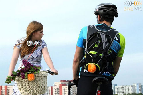 BikeMic - chiếc mic ngộ nghĩnh giúp bạn vừa nghe nhạc vừa nghe được âm thanh xung quanh Dự án BikeMic hiện đang được gây quỹ trên Indiegogo với mục tiêu 100.000 USD