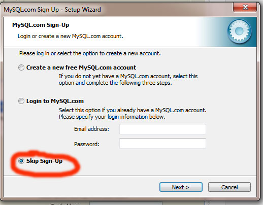 Phần này là tạo tài khoản trên website của MySQL, chọn Skip Sign-Up để bỏ qua và chọn Next.