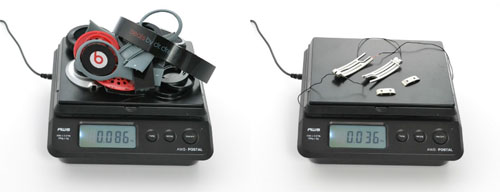 Bí mật làm nên tính "cao cấp" của tai nghe Beats Beats Solos có thêm 4 khối kim loại, khiến cho trọng lượng tăng thêm 30%