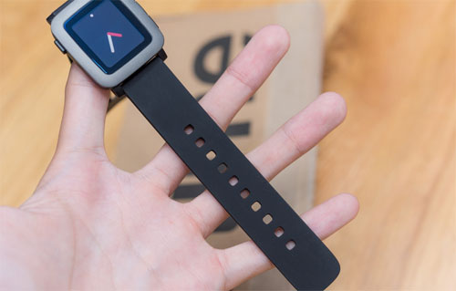 Dây của Pebble Time làm bằng silicon