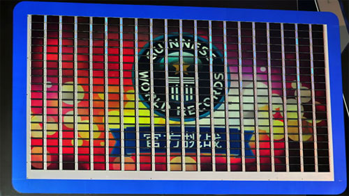 Màn hình được tạo ra từ 400 chiếc HTC One