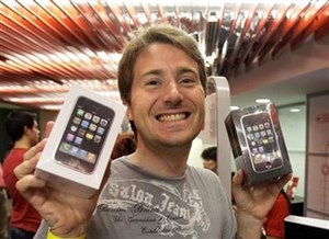Niềm vui của những người đầu tiên mua iPhone 3G