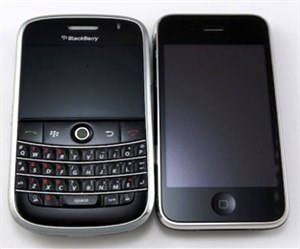 BlackBerry Bold 'đọ sức' iPhone 3G 