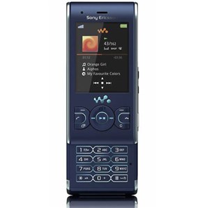 Bộ ba 'dế' Walkman phone mừng sinh nhật 