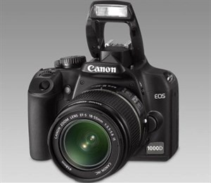 Canon EOS 1000D tại châu Á giá khoảng 800 USD 