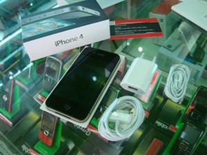 iPhone 4 ở Việt Nam: “Giá điên”