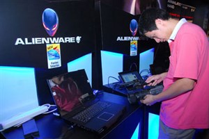 Dell trình diễn laptop chơi game Alienware M11x 