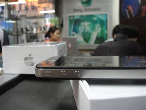 iPad ế ẩm giữa "cơn điên" iPhone 4