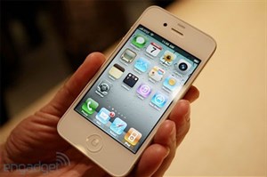 Apple lại hoãn bán iPhone 4 màu trắng đến cuối năm