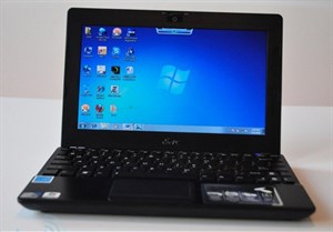 Mở hộp netbook nặng chỉ 1kg của Asus