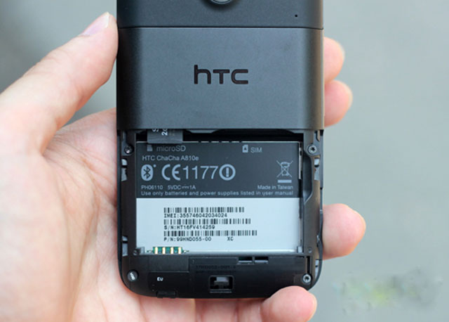 ‘Đập hộp’ HTC Chacha màu đen ở VN