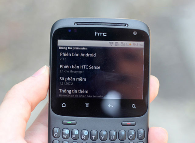 ‘Đập hộp’ HTC Chacha màu đen ở VN