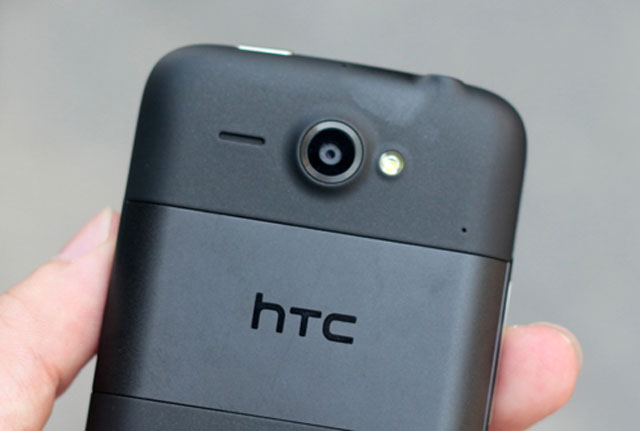 ‘Đập hộp’ HTC Chacha màu đen ở VN