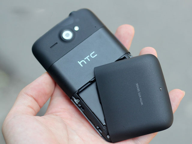 ‘Đập hộp’ HTC Chacha màu đen ở VN