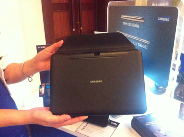 Galaxy S II chính hãng 13,5 triệu