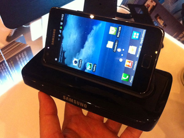 Galaxy S II chính hãng 13,5 triệu