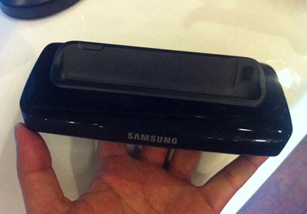 Galaxy S II chính hãng 13,5 triệu