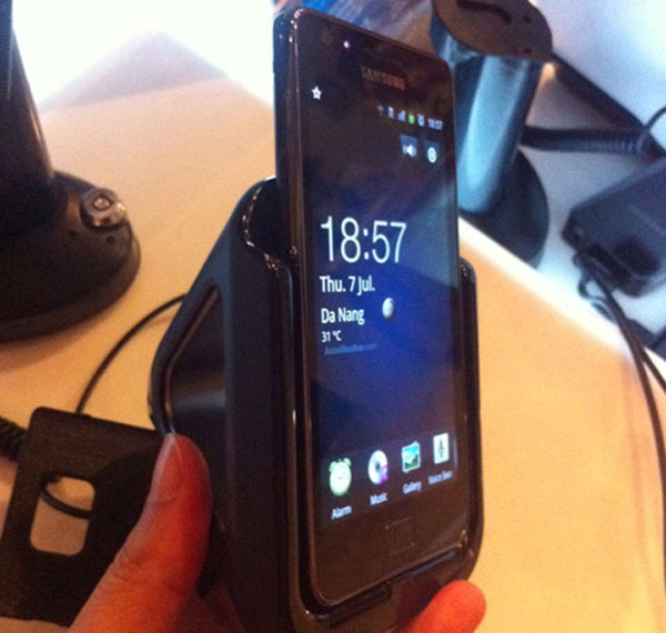 Galaxy S II chính hãng 13,5 triệu