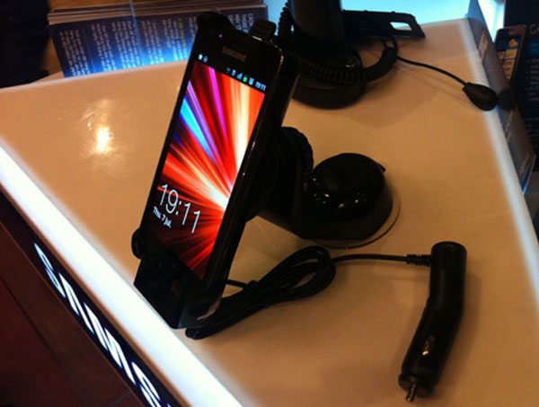 Galaxy S II chính hãng 13,5 triệu