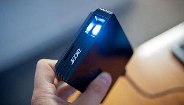 Máy chiếu 'tí hon' phát hình trực tiếp từ tablet