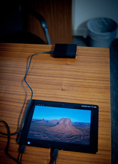 Máy chiếu 'tí hon' phát hình trực tiếp từ tablet