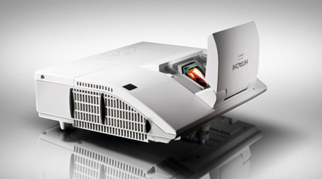 Máy chiếu khoảng cách 'siêu gần' của Hitachi về VN