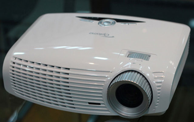 Ảnh máy chiếu Optoma Full HD 'giá mềm'