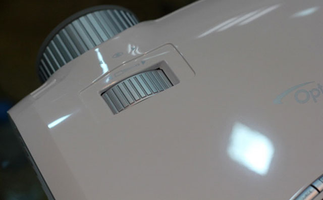 Ảnh máy chiếu Optoma Full HD 'giá mềm'